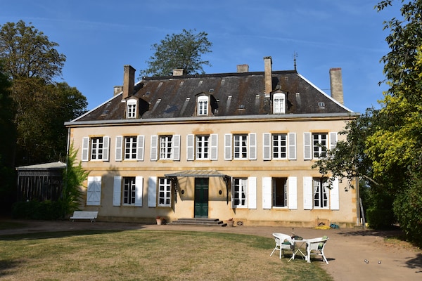 Foto van Huis in Bourgondië met Privézwembad - Vakantiehuis in Saint Aubin sur Loire - ExteriorSummer