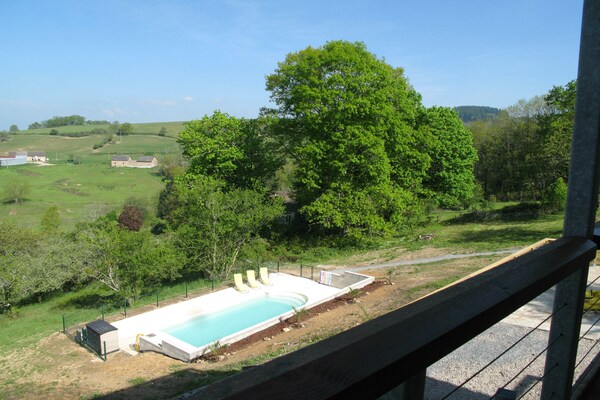 Foto van Landhuis in Cuzy met zwembad en uitzicht - Vakantiehuis in Cuzy - ViewSummer