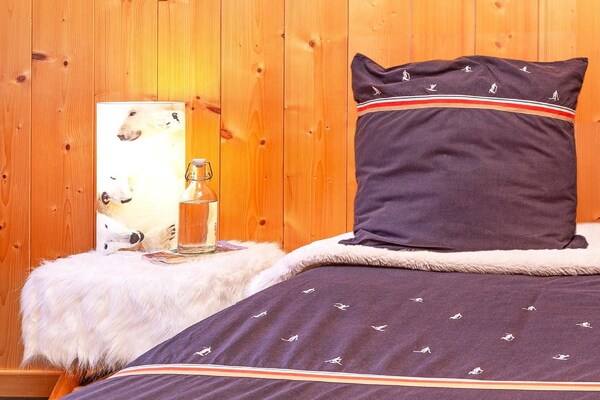Foto van Chalet in Moulin met Sauna en Uitzicht - Vakantiehuis in Peisey-Nancroix - BedRoom