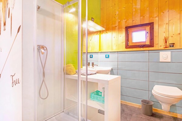 Foto van Chalet in Moulin met Sauna en Uitzicht - Vakantiehuis in Peisey-Nancroix - BathRoom