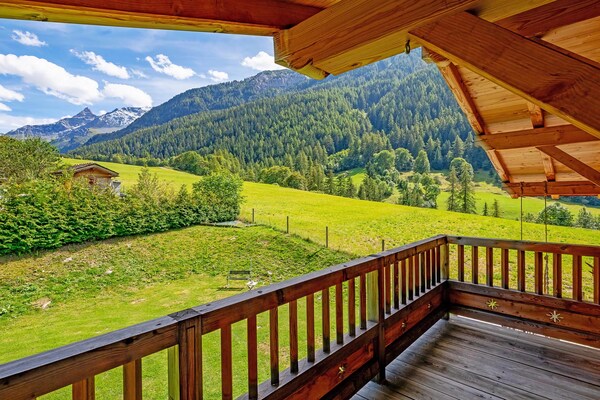 Foto van Chalet in Moulin met Sauna en Uitzicht - Vakantiehuis in Peisey-Nancroix - TerraceBalcony