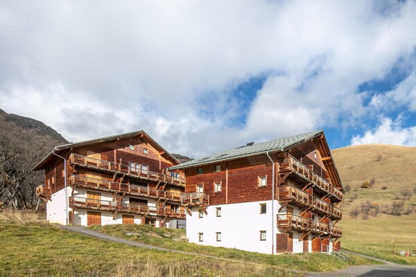 Foto van Bergappartement met alpine comfort - Vakantiehuis in SAINT-SORLIN-D'ARVES - ExteriorSummer
