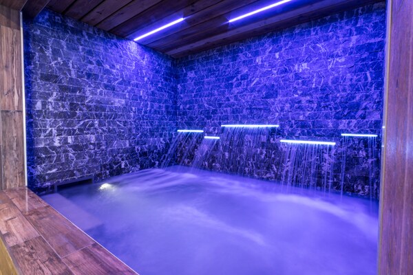 Foto van Chalet in Les Arcs met verwarmd zwembad - Vakantiehuis in Bourg-Saint-Maurice - Wellness