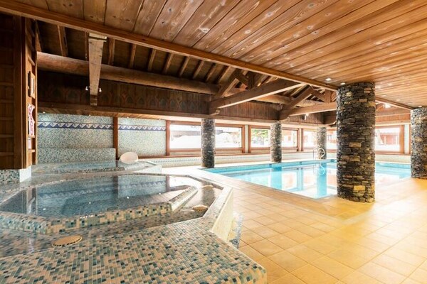 Foto van Chalet in Carroz met Zwembad & Bergen - Vakantiehuis in Arâches-la-Frasse - 