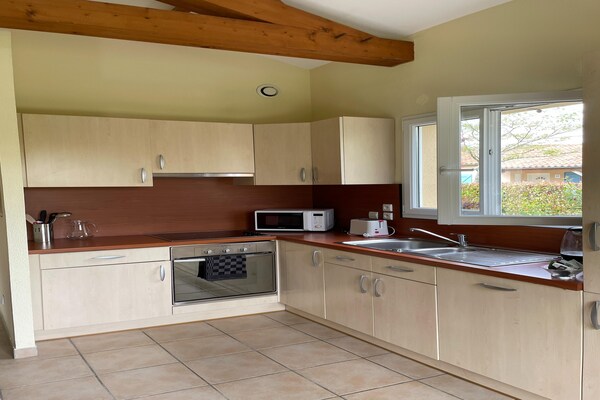 Foto van Ruime villa met privétuin, gedeeld zwembad en naast een 27-holes golfresort - Kitchen