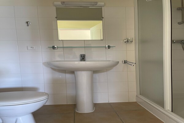 Foto van Ruime villa met privétuin, gedeeld zwembad en naast een 27-holes golfresort - BathRoom