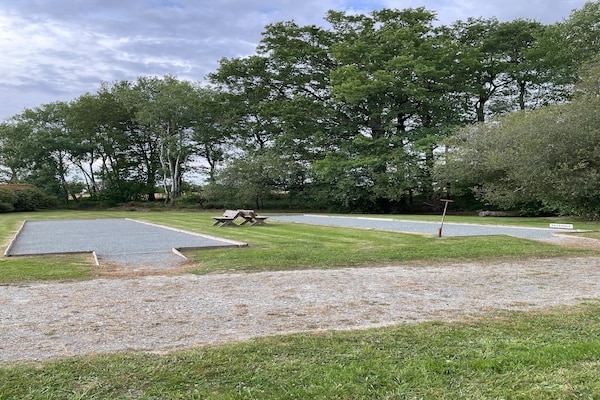Foto van Ruime villa met privétuin, gedeeld zwembad en naast een 27-holes golfresort - ParkFacilities