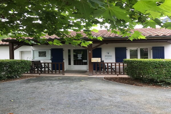 Foto van Ruime villa met privétuin, gedeeld zwembad en naast een 27-holes golfresort - ParkFacilities