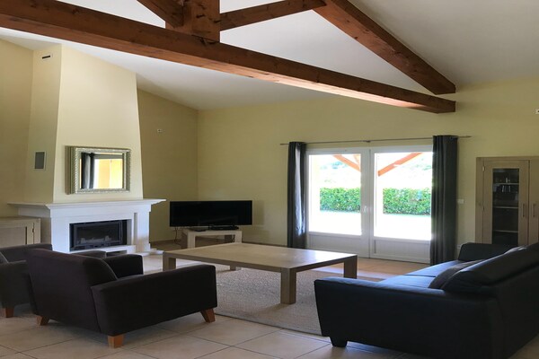 Foto van Ruime villa met privétuin, gedeeld zwembad en naast een 27-holes golfresort - LivingRoom