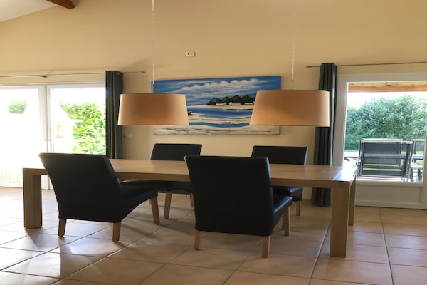 Foto van Ruime villa met privétuin, gedeeld zwembad en naast een 27-holes golfresort - LivingRoom