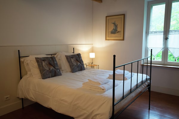 Foto van Knusse gite op een prachtige hooggelegen locatie met prive zwembad en grote tuin - BedRoom