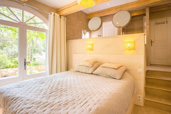 Foto van Voormalige schaapskooi met zwembad in Cotignac - Vakantiehuis in Cotignac - BedRoom