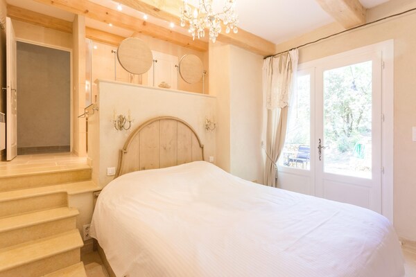 Foto van Voormalige schaapskooi met zwembad in Cotignac - Vakantiehuis in Cotignac - BedRoom