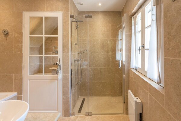 Foto van Voormalige schaapskooi met zwembad in Cotignac - Vakantiehuis in Cotignac - BathRoom