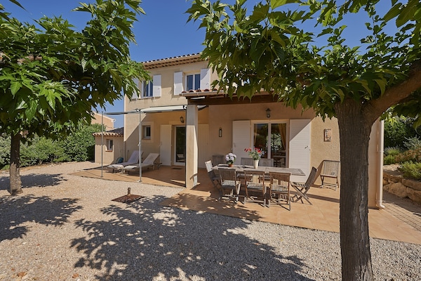 Foto van Vriendelijke Villa Escape - Vakantiehuis in Nans-Les-Pins - ExteriorSummer