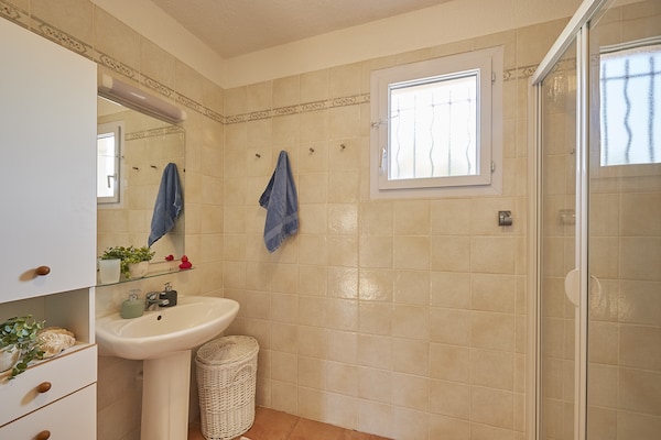 Foto van Vriendelijke Villa Escape - Vakantiehuis in Nans-Les-Pins - BathRoom