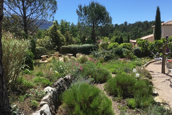 Foto van Vriendelijke Villa Escape - Vakantiehuis in Nans-Les-Pins - GardenSummer