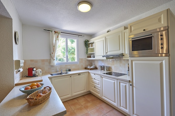 Foto van Vriendelijke Villa Escape - Vakantiehuis in Nans-Les-Pins - Kitchen