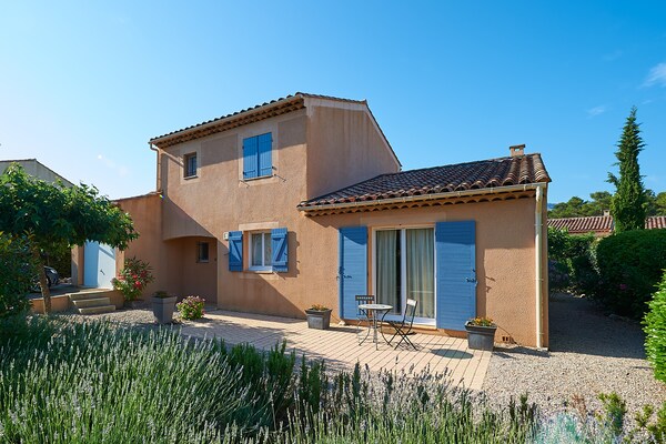 Foto van Vriendelijke Villa Escape - Vakantiehuis in Nans-Les-Pins - ExteriorSummer