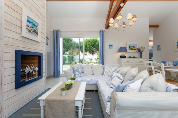 Foto van Villa in St. Jean-de-Monts met Privézwembad - Vakantiehuis in Saint- Jean-De-Monts - LivingRoom