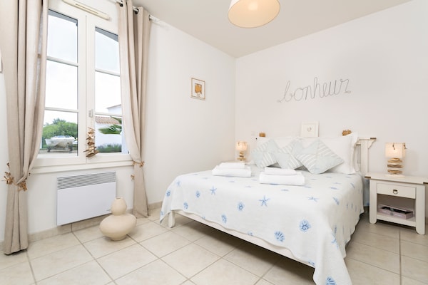 Foto van Villa in St. Jean-de-Monts met Privézwembad - Vakantiehuis in Saint- Jean-De-Monts - BedRoom