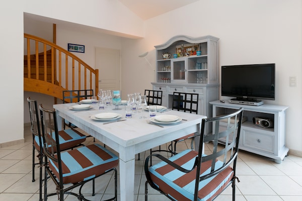 Foto van Ruime villa aan zee - Vakantiehuis in Saint- Jean-De-Monts - DiningRoom