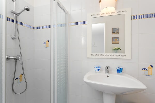Foto van Ruime villa aan zee - Vakantiehuis in Saint- Jean-De-Monts - BathRoom