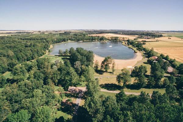 Foto van Chalet aan het meer, Moncontour Park - Vakantiehuis in Moncontour - AreaSummer5KM