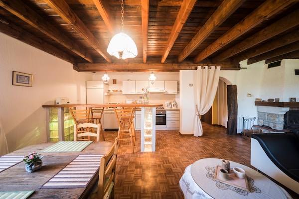 Foto van Appartement in Darney met Weidezicht - Vakantiehuis in Dombasle Devant Darney - DiningRoom