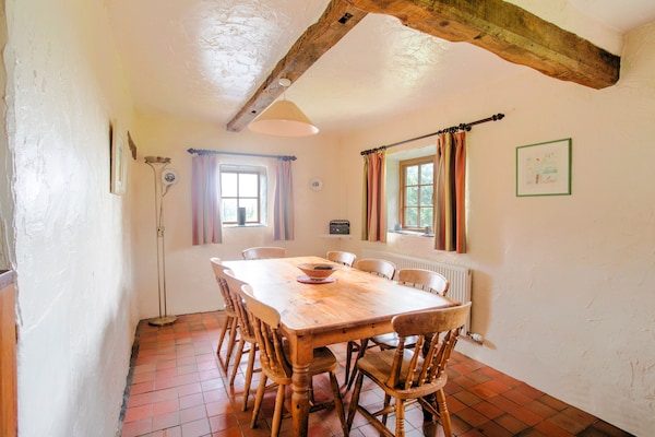 Foto van Fijn vakantiehuis in Welshpool met een tuin - Vakantiehuis in Welshpool - DiningRoom