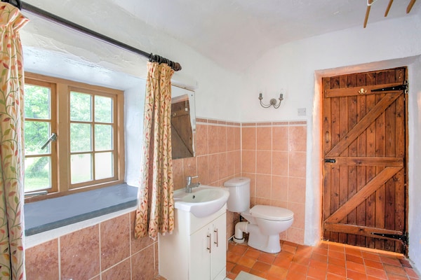 Foto van Fijn vakantiehuis in Welshpool met een tuin - Vakantiehuis in Welshpool - BathRoom