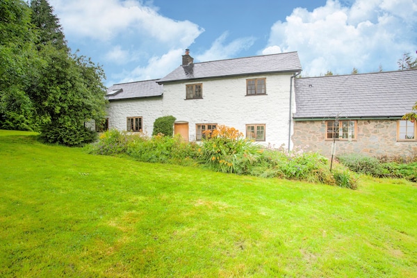 Foto van Fijn vakantiehuis in Welshpool met een tuin - Vakantiehuis in Welshpool - ExteriorSummer