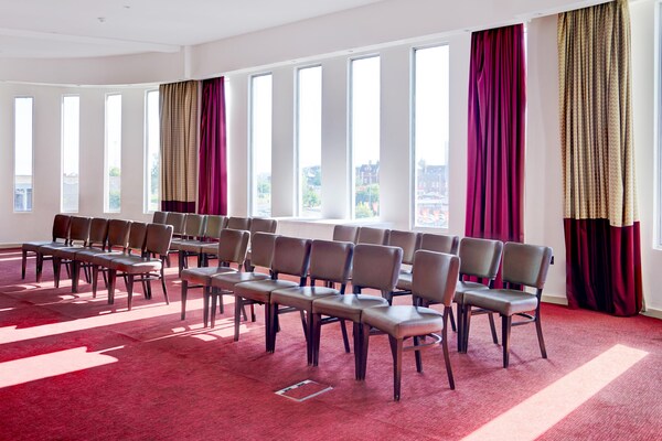 Foto van Belvilla Crewe City Centre Hotel Tweepersoonskamer - RecreationRoom