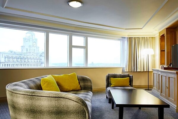 Foto van Atlantic Tower hotel van Sunday Junior Suite - Vakantiehuis in Liverpool - HallReception