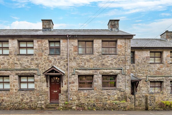 Foto van Beddgelert Cottage Escape - Vakantiehuis in Caernarfon - ExteriorSummer