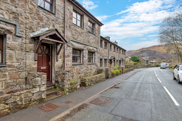 Foto van Beddgelert Cottage Escape - Vakantiehuis in Caernarfon - ExteriorSummer
