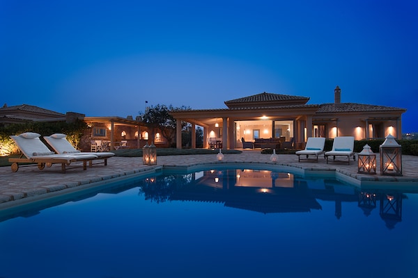 Foto van Villa in Peloponnesos bij Strand & Zwembad - Vakantiehuis in Porto Heli - ExteriorSummer