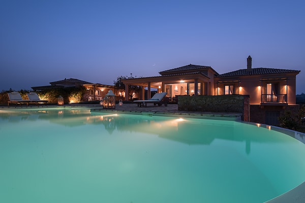 Foto van Villa in Peloponnesos bij Strand & Zwembad - Vakantiehuis in Porto Heli - ExteriorSummer