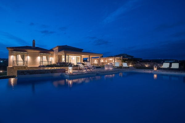 Foto van Villa in Peloponnesos bij Strand & Zwembad - Vakantiehuis in Porto Heli - ExteriorSummer