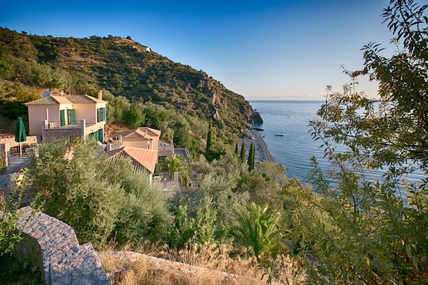 Foto van Villa bij Kissakas Strand met Zeezicht - Vakantiehuis in Pera Melana - ExteriorSummer