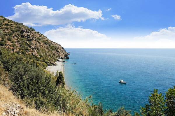 Foto van Villa bij Kissakas Strand met Zeezicht - Vakantiehuis in Pera Melana - ViewSummer