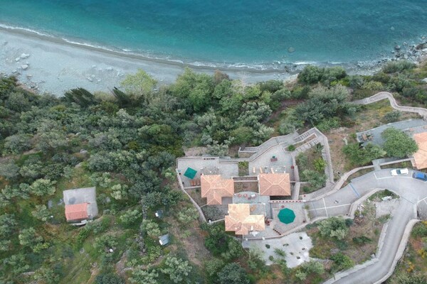 Foto van Villa bij Kissakas Strand met Zeezicht - Vakantiehuis in Pera Melana - ViewSummer