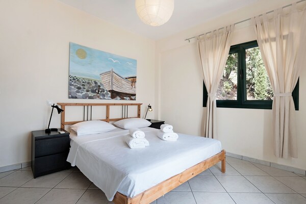 Foto van Villa bij Kissakas Strand met Zeezicht - Vakantiehuis in Pera Melana - BedRoom