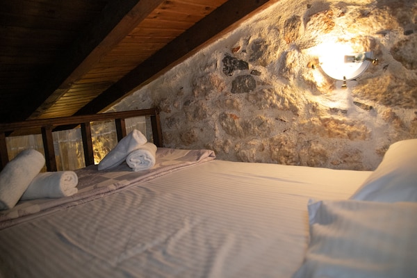 Foto van Huis in Pyrgos Dirou bij Halikia Strand - Vakantiehuis in Pyrgos Dirou - BedRoom