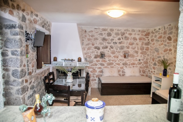 Foto van Huis in Pyrgos Dirou bij Halikia Strand - Vakantiehuis in Pyrgos Dirou - LivingRoom