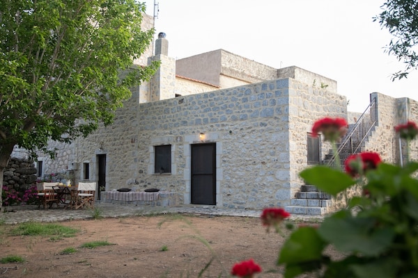 Foto van Huis in Pyrgos Dirou bij Halikia Strand - Vakantiehuis in Pyrgos Dirou - Outdoor