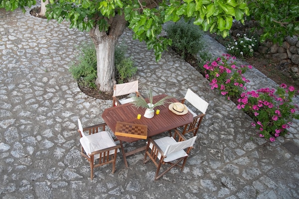 Foto van Huis in Pyrgos Dirou bij Halikia Strand - Vakantiehuis in Pyrgos Dirou - Outdoor