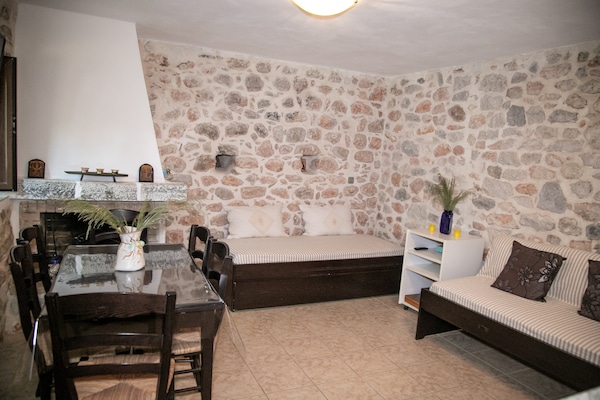Foto van Huis in Pyrgos Dirou bij Halikia Strand - Vakantiehuis in Pyrgos Dirou - LivingRoom