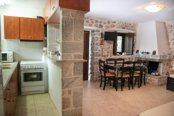 Foto van Huis in Pyrgos Dirou bij Halikia Strand - Vakantiehuis in Pyrgos Dirou - DiningRoom