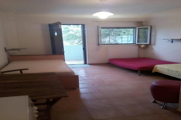 Foto van Vrolijk vakantiehuis in Preveza met tuin - Vakantiehuis in Preveza - BedRoom